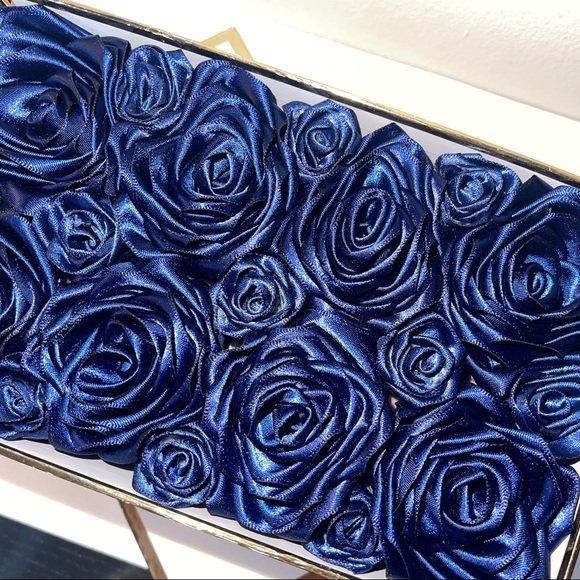 Handmade ribbon roses🎀 - Picture 5 of 5